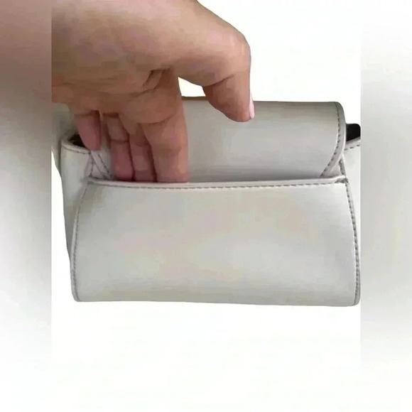 H.O.W women’s hand bag clutch cream off white used in excellent condition - Picture 8 of 12